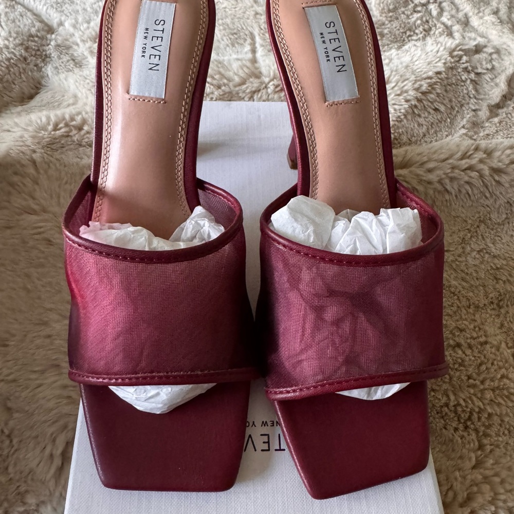 Steven New York burgundy sandals